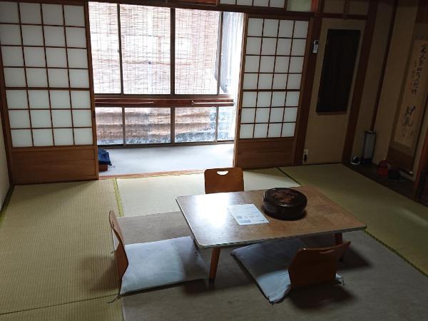 Wajimaya Ryokan : photo 7 de la chambre chambre triple avec salle de bains commune