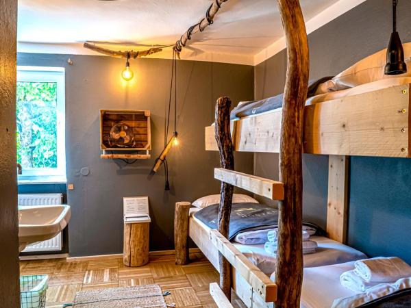 The Keep Eco Rooms : photo 8 de la chambre privat triple room with private bathroom and shared toilet