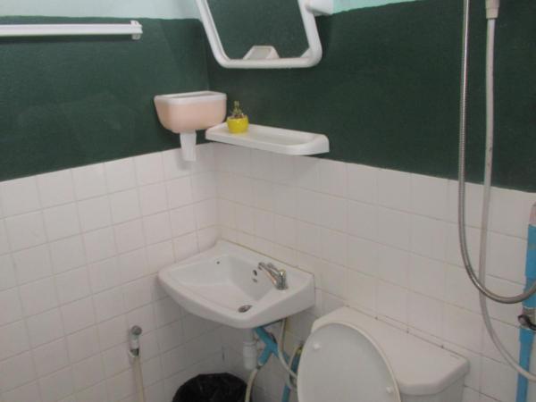 Jay Guesthouse and Restaurant (adult only) : photo 4 de la chambre chambre simple standard avec salle de bains commune