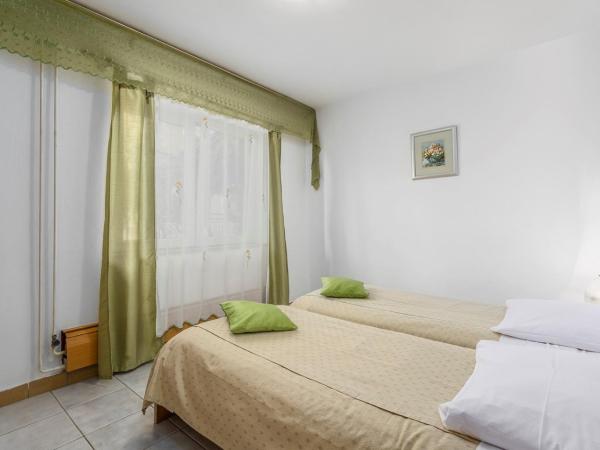 Apartments Emili : photo 5 de la chambre appartement - vue sur jardin