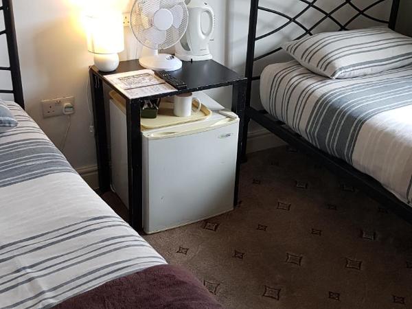 Hour Glass Hotel : photo 1 de la chambre chambre lits jumeaux avec salle de bains