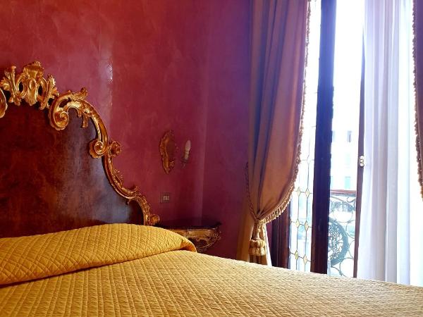 Hotel Marconi : photo 6 de la chambre chambre de luxe double ou lits jumeaux avec vue sur le canal