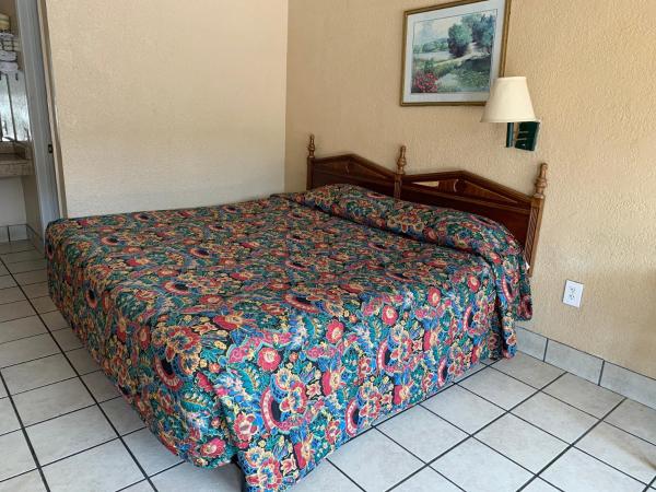 Budget Inn Motel : photo 2 de la chambre chambre lit king-size standard