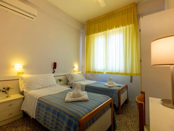 Hotel Giumer : photo 4 de la chambre chambre familiale avec balcon