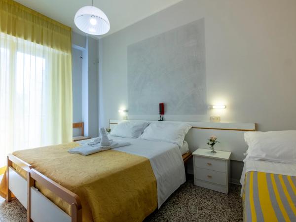 Hotel Giumer : photo 2 de la chambre chambre triple