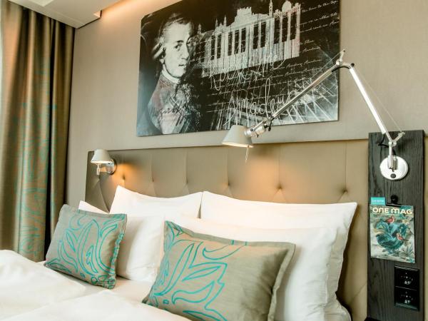 Motel One Salzburg-Mirabell : photo 6 de la chambre chambre lit queen-size 