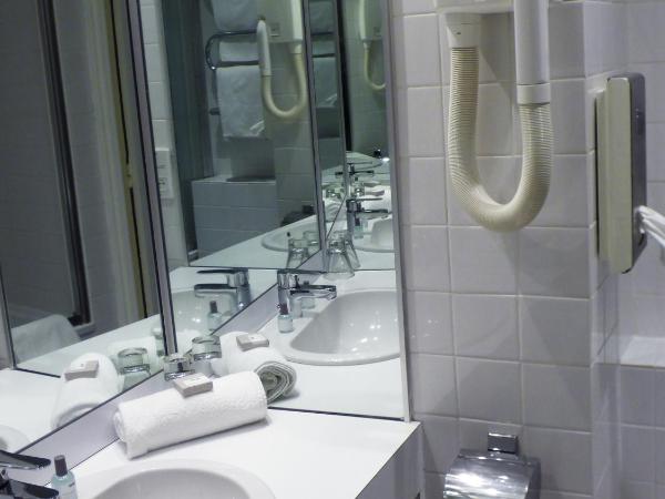 Terminus du Forez Saint-Etienne Centre Gare Chateaucreux : photo 4 de la chambre chambre lits jumeaux supérieure