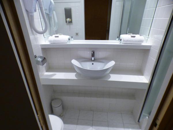 Terminus du Forez Saint-Etienne Centre Gare Chateaucreux : photo 5 de la chambre chambre double standard