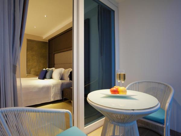 Centara Life Avenue Hotel Pattaya : photo 4 de la chambre hébergement de luxe lit queen-size