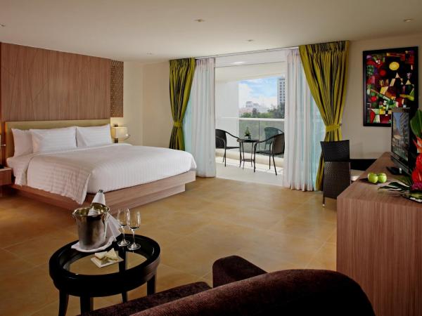 Centara Pattaya Hotel : photo 3 de la chambre premium deluxe - king+sofa bed