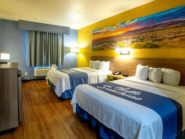 Days Inn & Suites by Wyndham Houston North/Aldine : photo 3 de la chambre chambre 2 lits queen-size - non-fumeurs