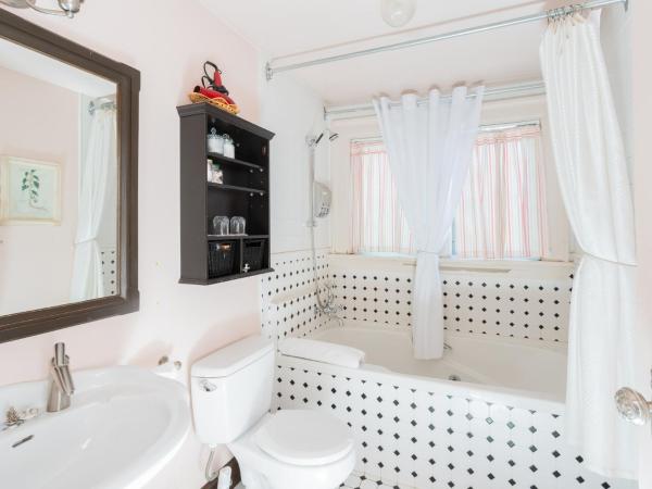 Beaconsfield Bed and Breakfast - Victoria : photo 3 de la chambre chambre lit queen-size