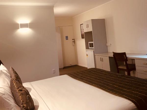 Alpers Lodge & Conference Centre : photo 8 de la chambre chambre lit king-size deluxe