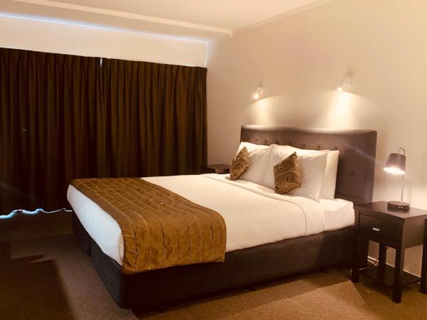 Alpers Lodge & Conference Centre : photo 5 de la chambre chambre lit king-size deluxe