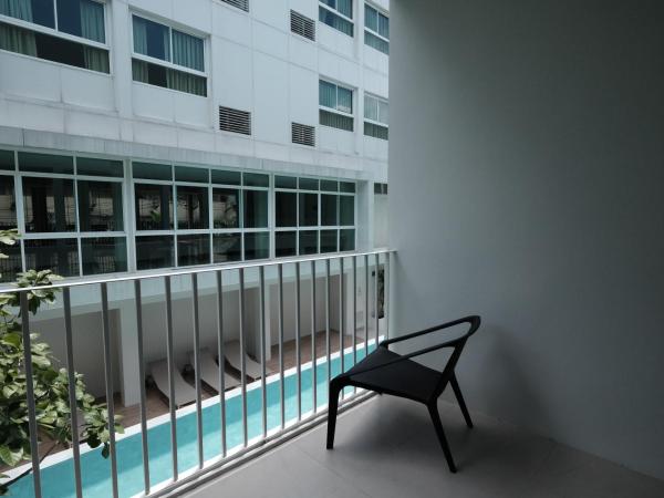 CHERN Bangkok : photo 8 de la chambre chambre double avec balcon