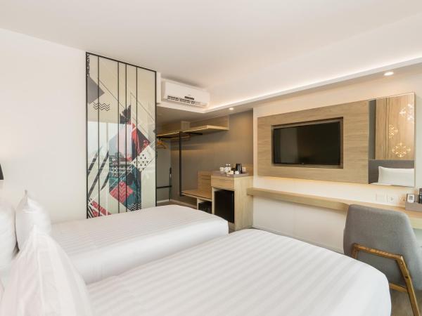 Hotel Amber Pattaya : photo 6 de la chambre chambre double ou lits jumeaux deluxe - vue sur ville 