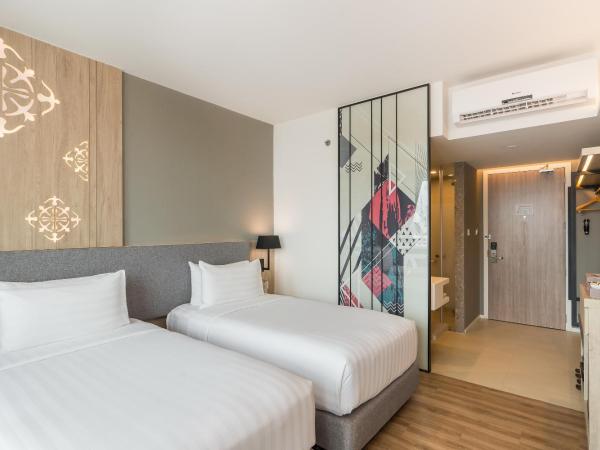 Hotel Amber Pattaya : photo 7 de la chambre chambre double ou lits jumeaux deluxe - vue sur ville