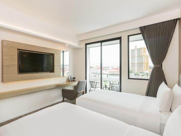 Hotel Amber Pattaya : photo 8 de la chambre chambre double ou lits jumeaux deluxe - vue sur ville