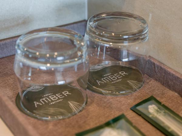 Hotel Amber Pattaya : photo 3 de la chambre chambre double de luxe - vue sur piscine