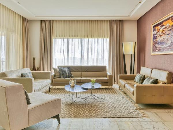 ADAM Hotel Suites : photo 4 de la chambre suite deluxe lit king-size - vue sur lac