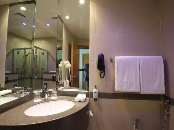 Holiday Inn Express Dubai Airport, an IHG Hotel : photo 2 de la chambre chambre lit king-size standard - fumeurs