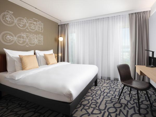 Mercure Warszawa Ursus Station : photo 1 de la chambre chambre supérieure lit queen-size