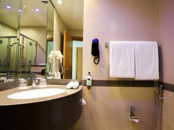Holiday Inn Express Dubai Airport, an IHG Hotel : photo 1 de la chambre chambre lit king-size deluxe - non-fumeurs 