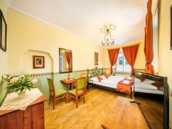 Penzion Gardena : photo 2 de la chambre chambre double deluxe avec lit d'appoint