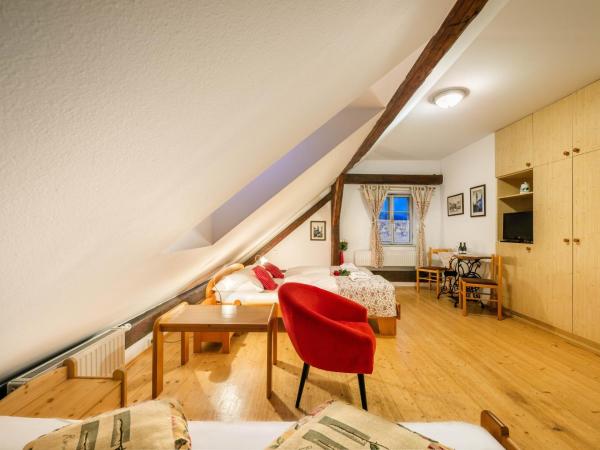 Penzion Gardena : photo 3 de la chambre chambre double deluxe avec lit d'appoint
