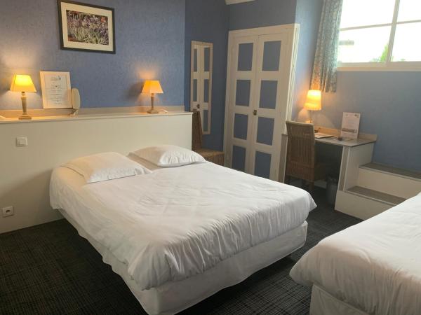 Hotel Anne De Bretagne BLOIS : photo 1 de la chambre chambre triple standard sans ascenseur - 3e Étage - 12 m²