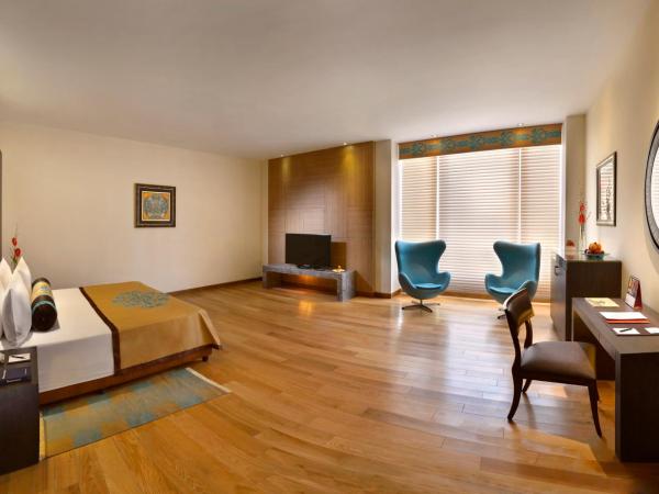 The Lalit Great Eastern Kolkata : photo 1 de la chambre chambre lit king-size premier - vue sur ville