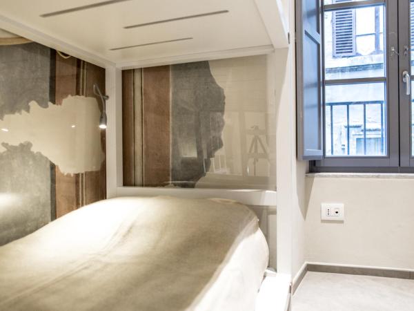 Little Italy Hostel Ex Chiesa S Donato : photo 5 de la chambre lit dans dortoir mixte de 12 lits