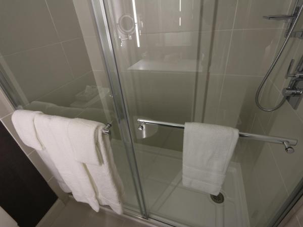 Hotel Classique : photo 3 de la chambre chambre lit king-size avec balcon