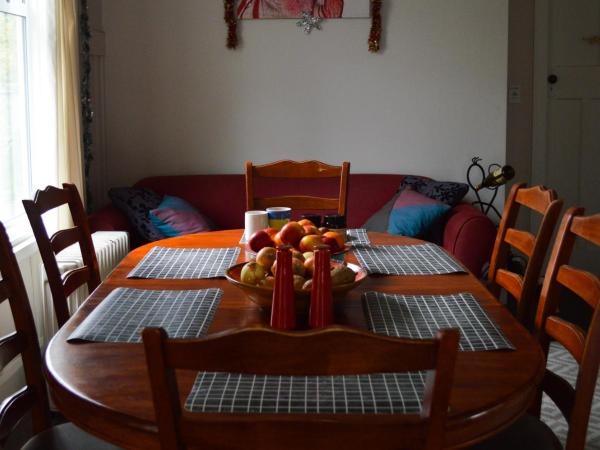 Intrepid Bed & Breakfast : photo 1 de la chambre chambre familiale avec salle de bains