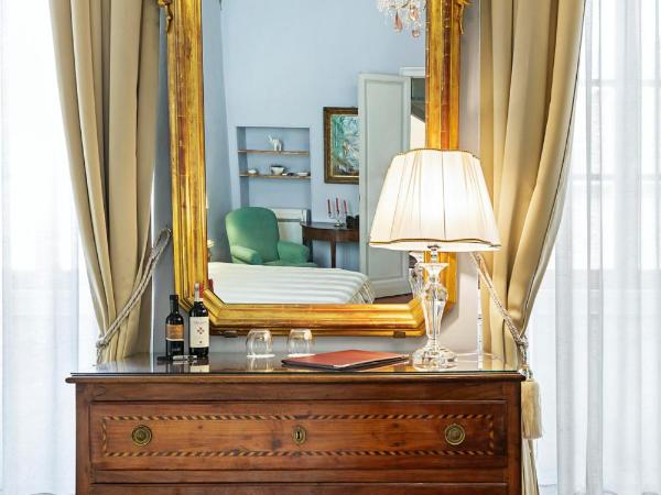 Residenza d'Epoca Palazzo Borghesi : photo 6 de la chambre suite junior avec baignoire