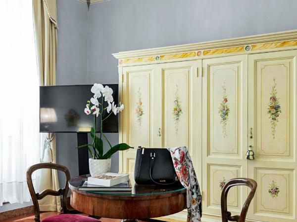 Residenza d'Epoca Palazzo Borghesi : photo 3 de la chambre suite junior avec baignoire