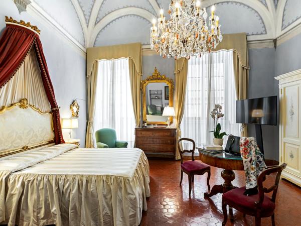 Residenza d'Epoca Palazzo Borghesi : photo 2 de la chambre suite junior avec baignoire