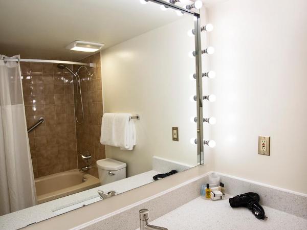 The Business Inn : photo 8 de la chambre suite supérieure 1 chambre avec 1 lit king-size/queen-size et 1 canapé-lit queen-size