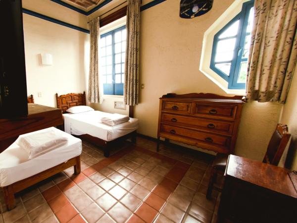 Hotel Colonial : photo 2 de la chambre petite chambre double