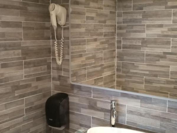 Hôtel De La Perdrix Rouge : photo 5 de la chambre chambre lits jumeaux