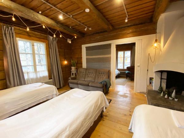 LAURI Historical Log House Manor : photo 8 de la chambre studio iv