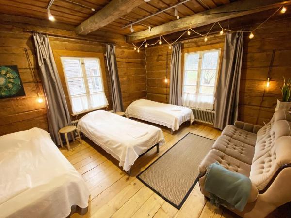 LAURI Historical Log House Manor : photo 3 de la chambre studio iv