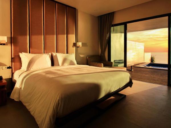 Phi Phi Holiday Resort : photo 3 de la chambre villa avec piscine - coucher du soleil sur l'océan 