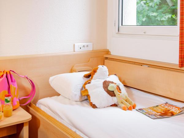 ibis Mulhouse Centre Filature : photo 2 de la chambre chambre double avec lit d'appoint