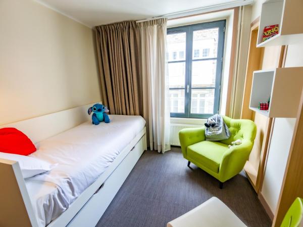 Hôtel du Château Dinan - Originals Boutique : photo 7 de la chambre chambre quadruple