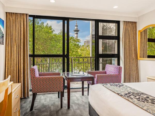 Parkside Hotel & Apartments : photo 3 de la chambre chambre familiale avec 2 lits doubles.