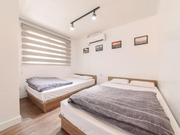 Itaewon Yellow Guesthouse : photo 5 de la chambre chambre familiale avec salle de bains privative