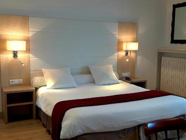 Hotel Uhainak : photo 2 de la chambre grande chambre double ou lits jumeaux supérieure avec terrasse - vue sur mer