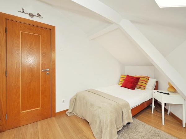 Cosy Bedrooms Guest House : photo 1 de la chambre chambre simple avec salle de bains commune