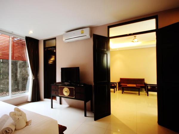 Feung Nakorn Balcony Rooms and Cafe : photo 3 de la chambre suite